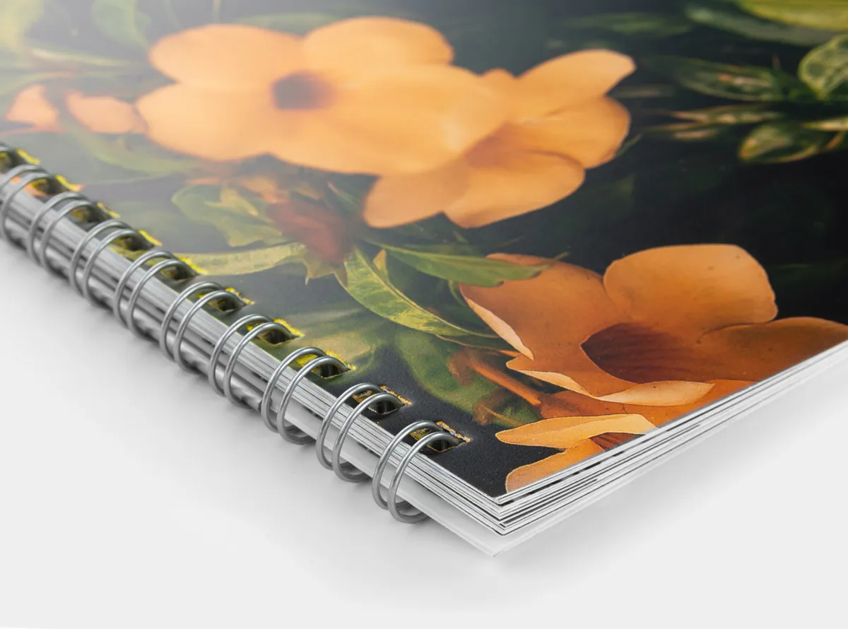 Wandkalender mit mattem Bilderdruck-Papier und Ringhalterung