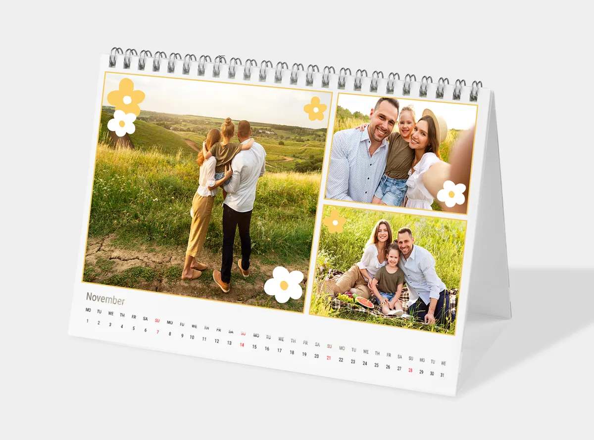 Tischkalender mit Bildern einer Familie auf saftig grünen Wiesen mit Stickern und Rahmen verziert